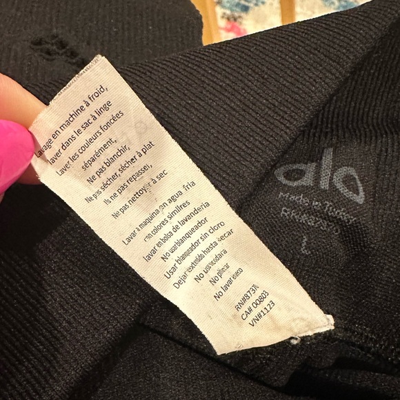 ALO YOGA RADIANCE BLACK NET MESHY PERFORATED SEAMLESS LEGGING CROP ANKLE PANTS L - Picture 7 of 10